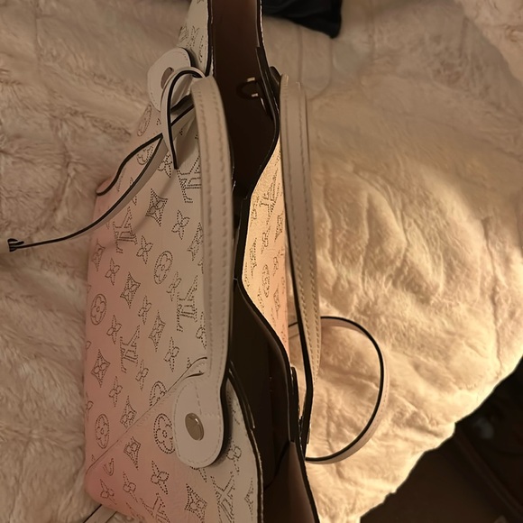 Louis Vuitton Mahina Hina gradient bag RARE color! & dustbag - Picture 12 of 15